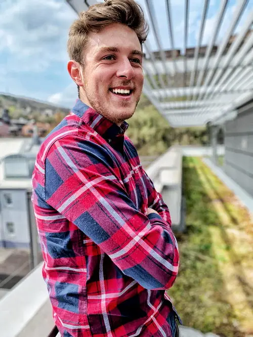 Max ist ein hübscher Finanzberater